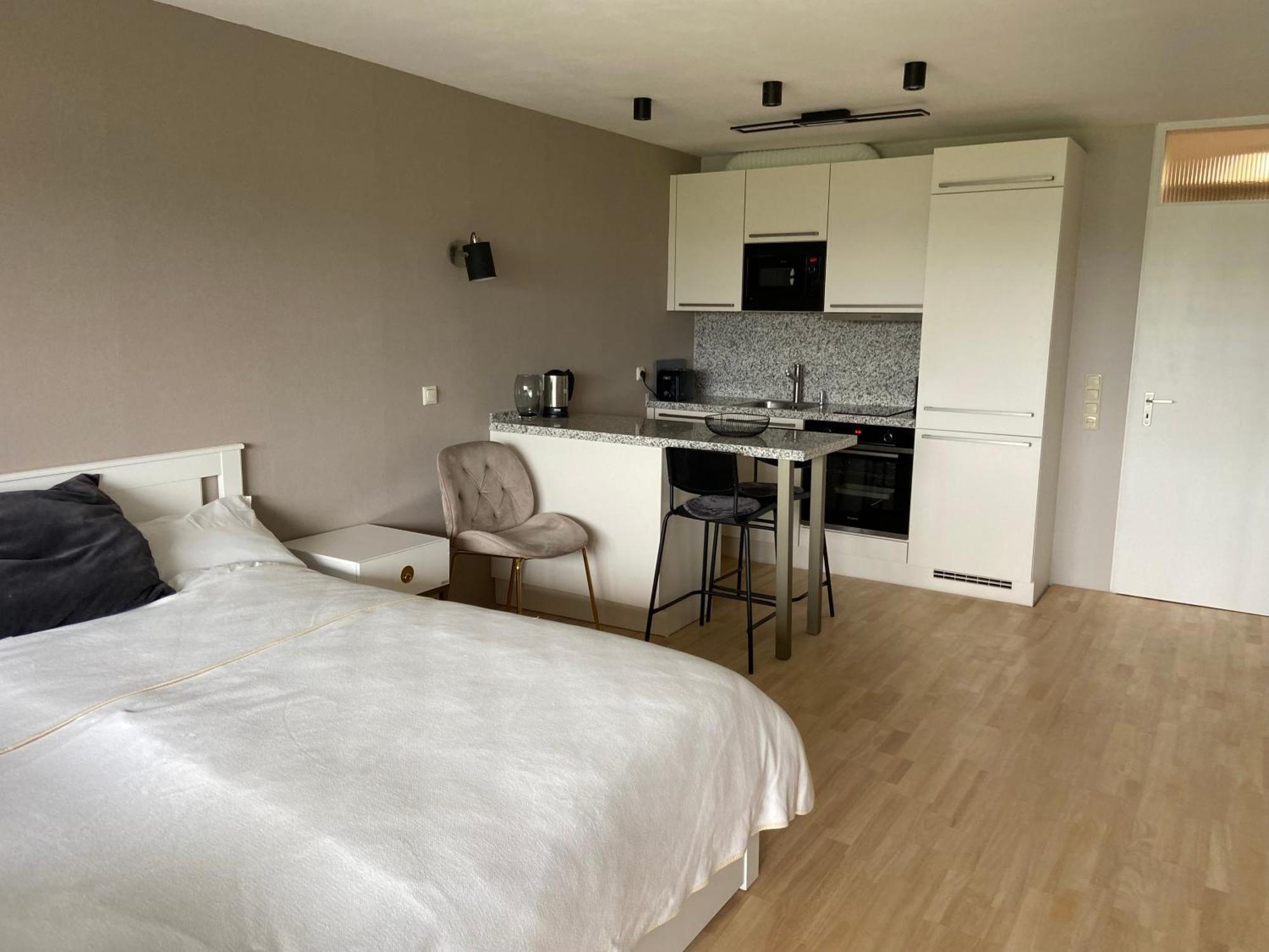 Freshly Renovated Studio Apartment - Top Location In Weinstadt Dış mekan fotoğraf