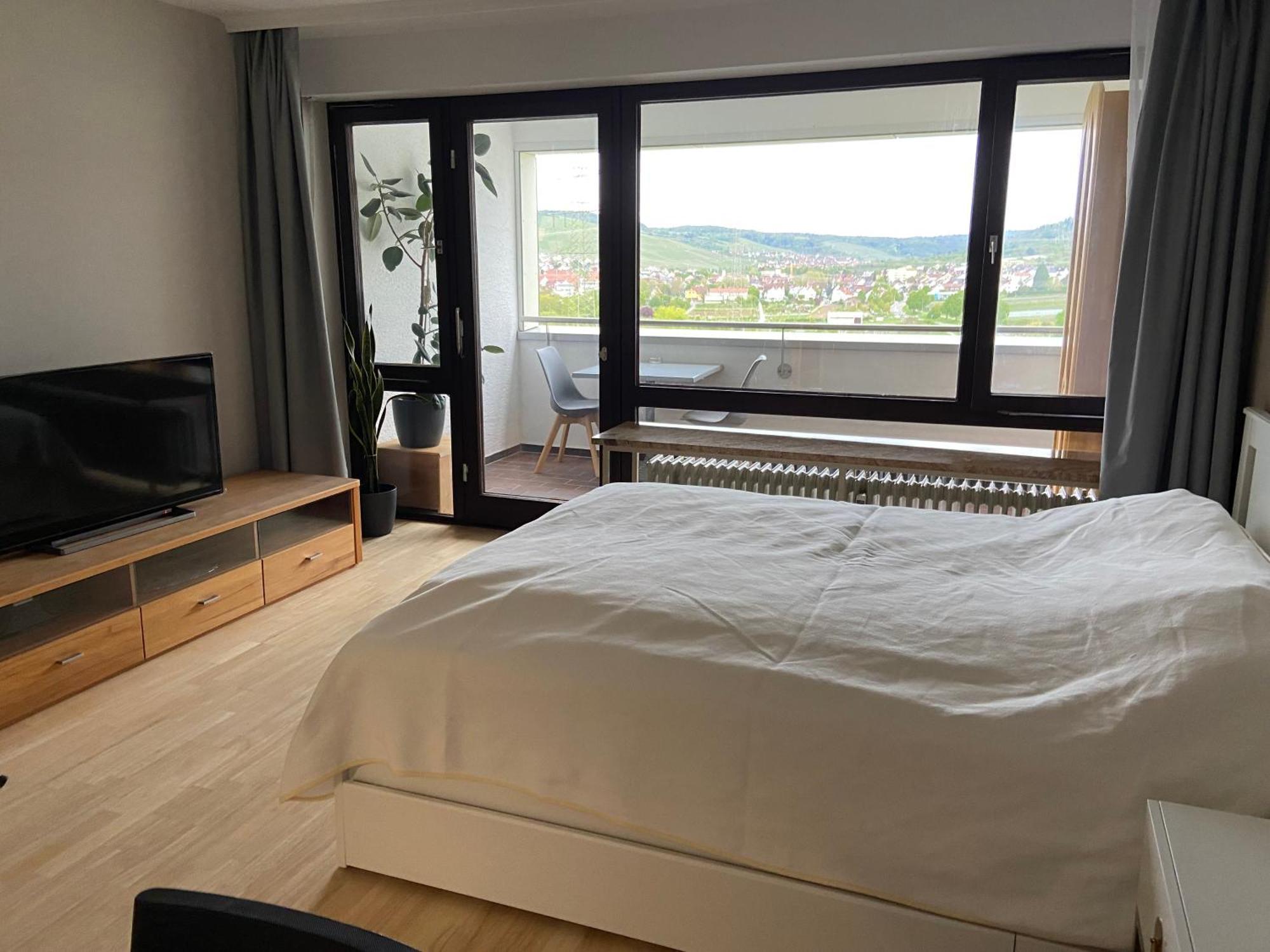 Freshly Renovated Studio Apartment - Top Location In Weinstadt Dış mekan fotoğraf
