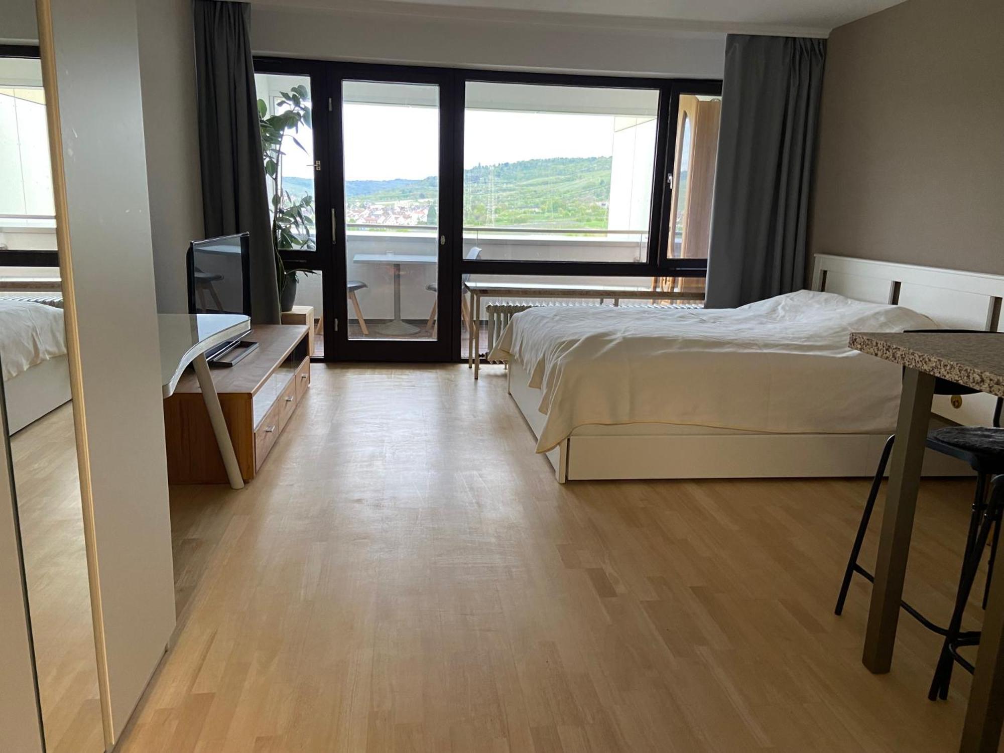 Freshly Renovated Studio Apartment - Top Location In Weinstadt Dış mekan fotoğraf