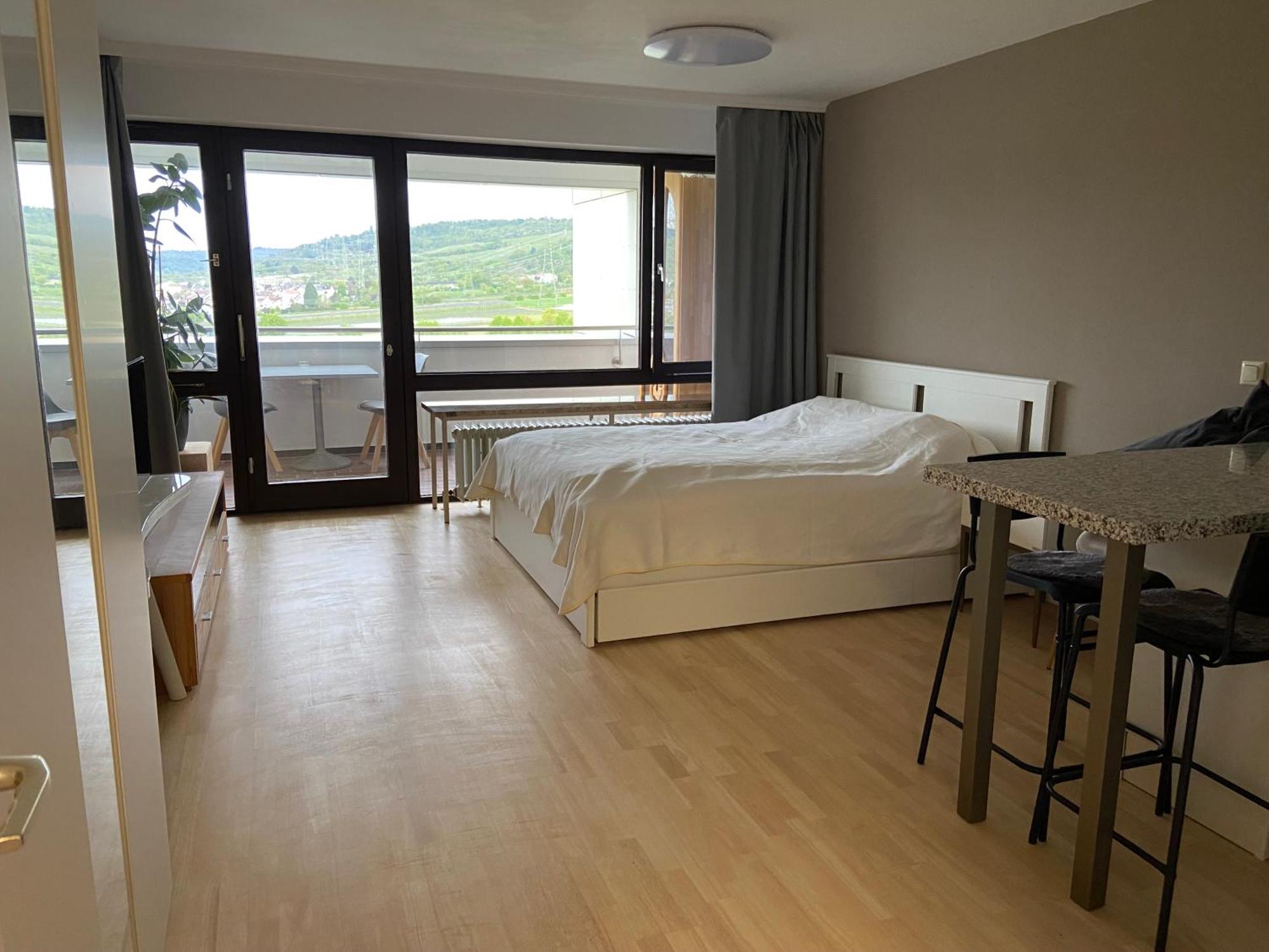 Freshly Renovated Studio Apartment - Top Location In Weinstadt Dış mekan fotoğraf