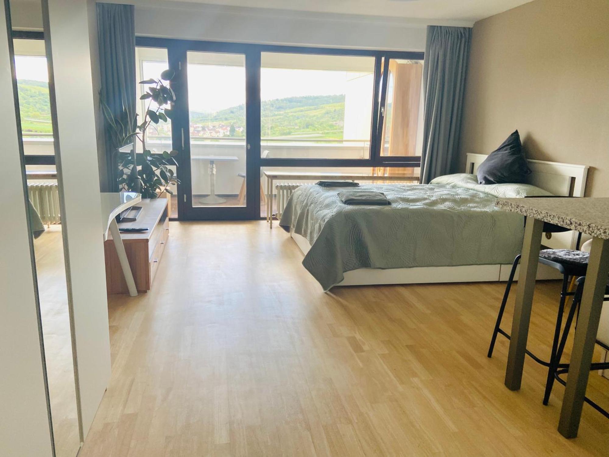 Freshly Renovated Studio Apartment - Top Location In Weinstadt Dış mekan fotoğraf